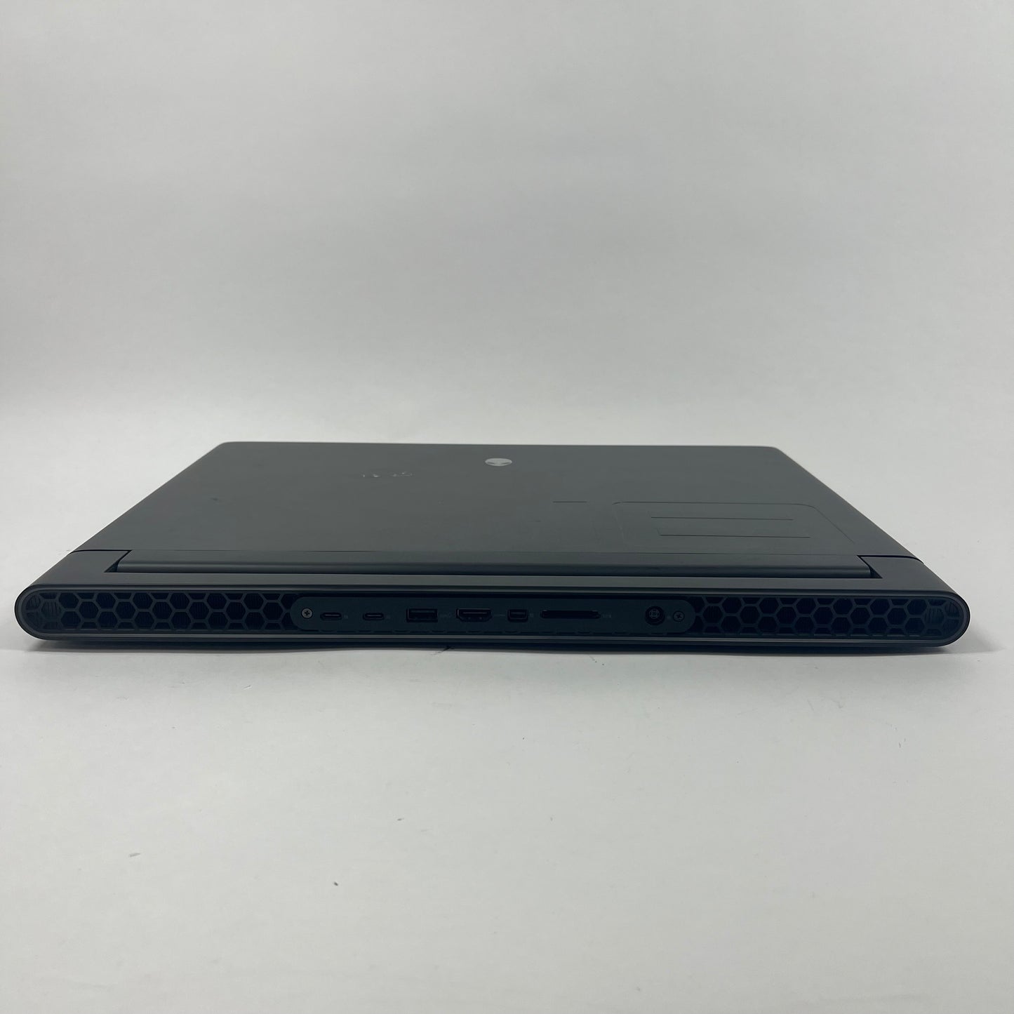 Alienware Alienware M18 R1 P510E 15" Ryzen 9 7945HX 1.2GHz 32GB RAM 2TB SSD