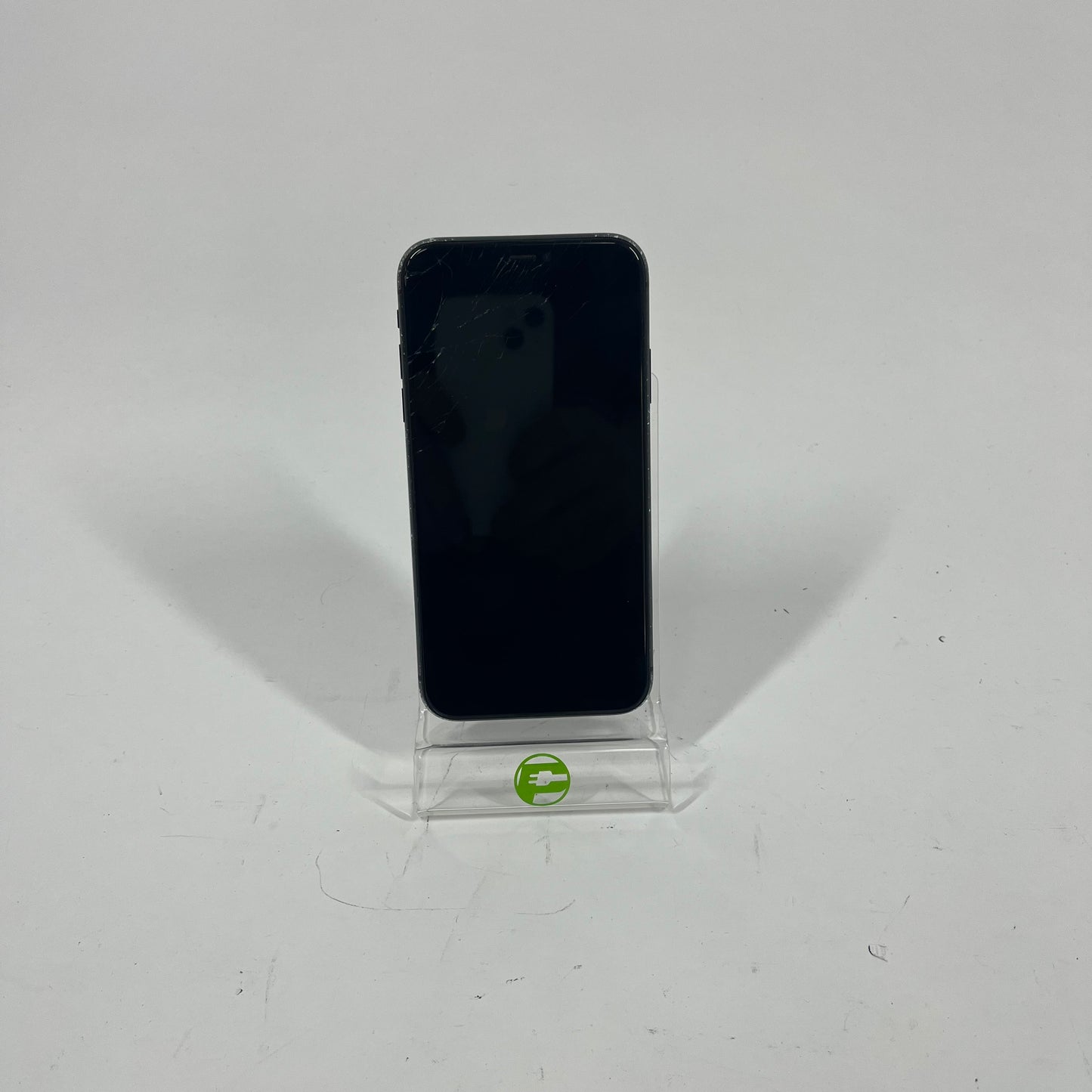 Broken Unlocked Apple iPhone 11 64GB 17.3.1 MHCP3LL/A
