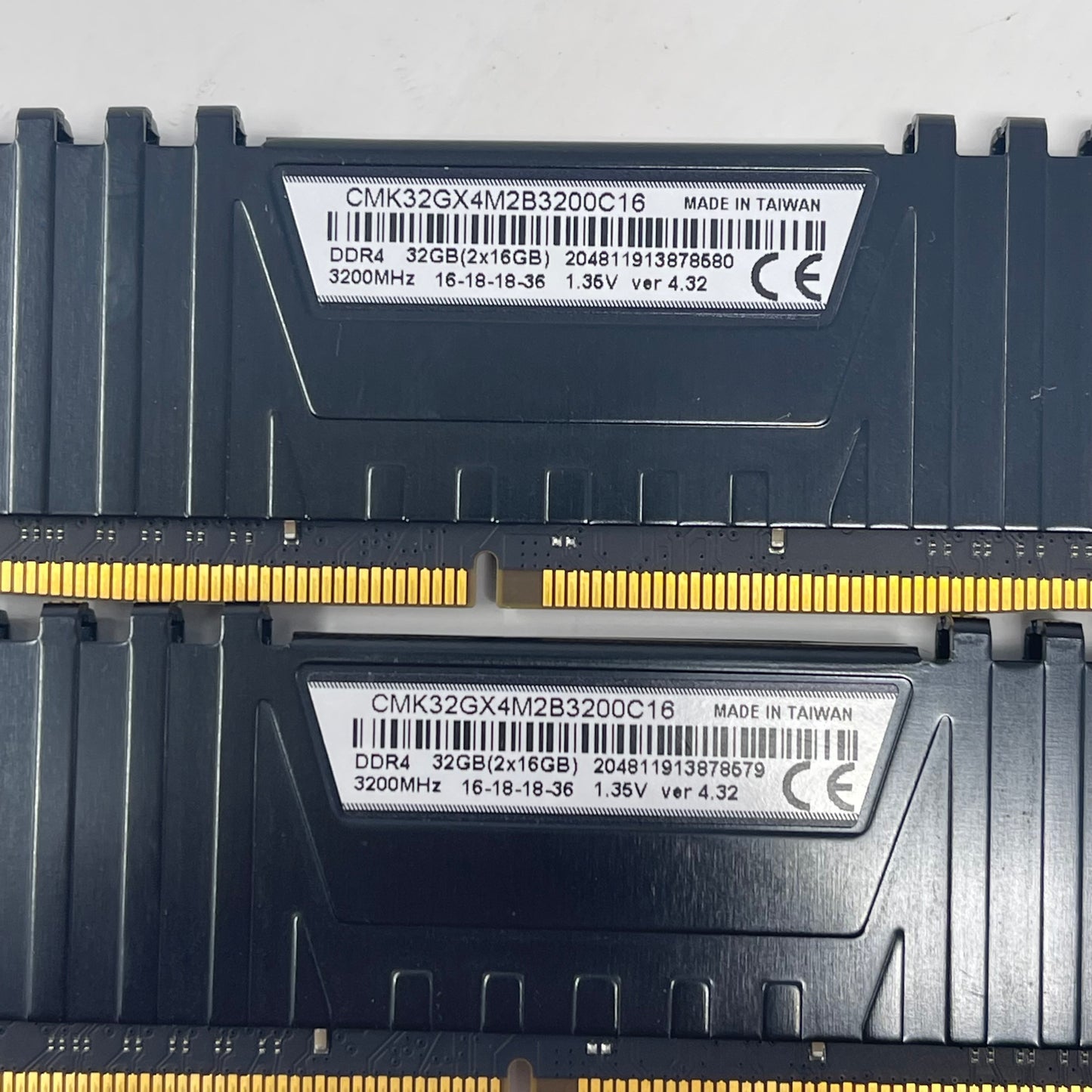 Corsair Vengeance 32GB (2x16GB) RAM DDR4 2133MHz CMK32GX4M2B3200C16