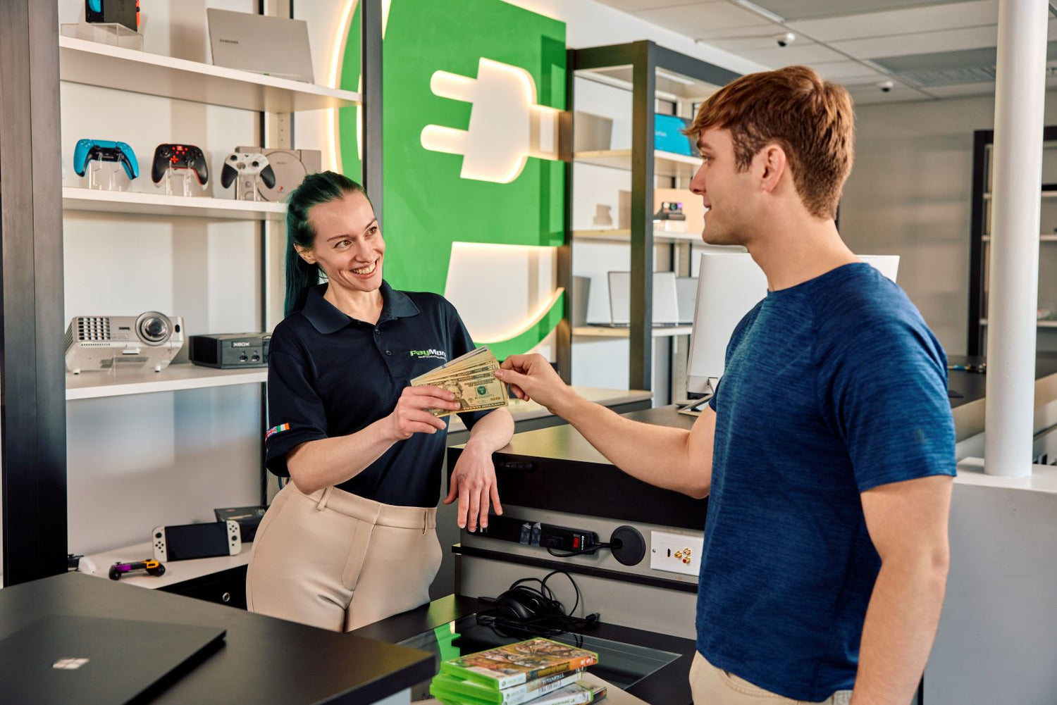 paymore employee paying a customer