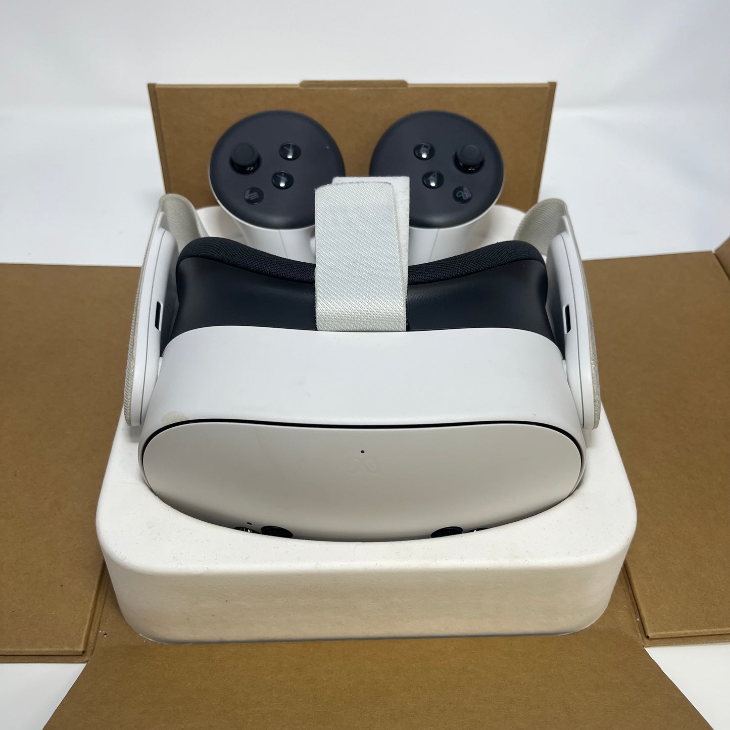 Meta Quest 3S 128GB Standalone All-in-One VR Headset P97