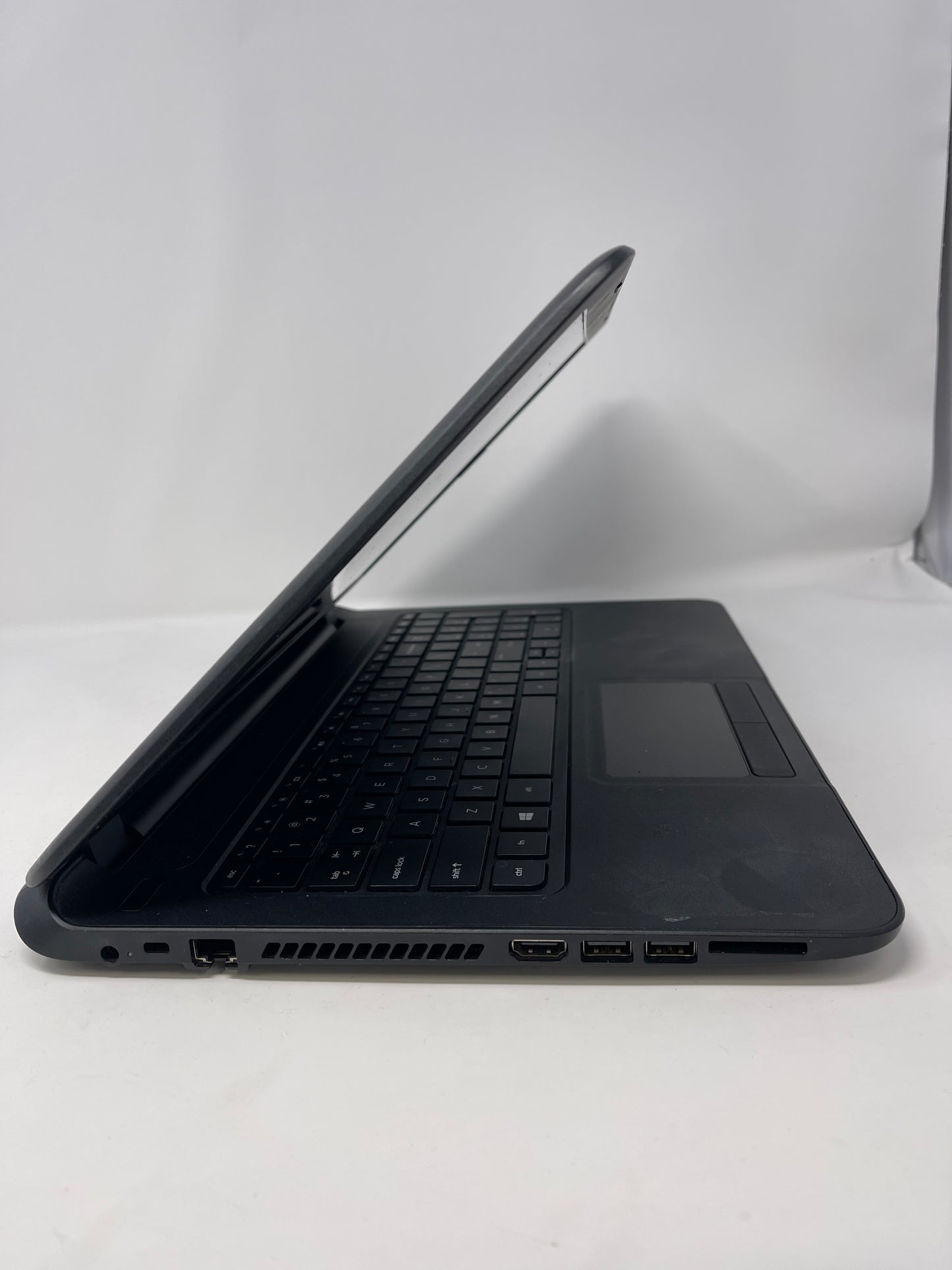 Broken HP NoteBook 15-F387WM 15.6" A8-7410 2.2GHz 4GB RAM 512GB HDD Read