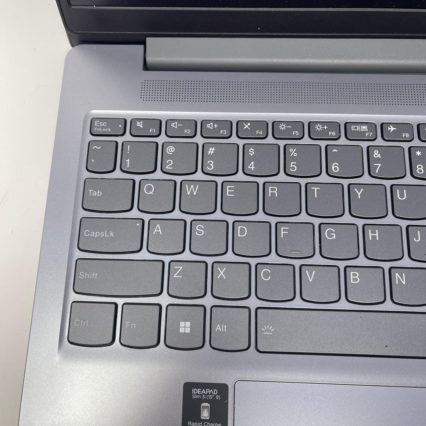 Lenovo ideapad slim 3 15RU9 15.6" i5-120U 1.4GHz 8GB RAM 256GB SSD