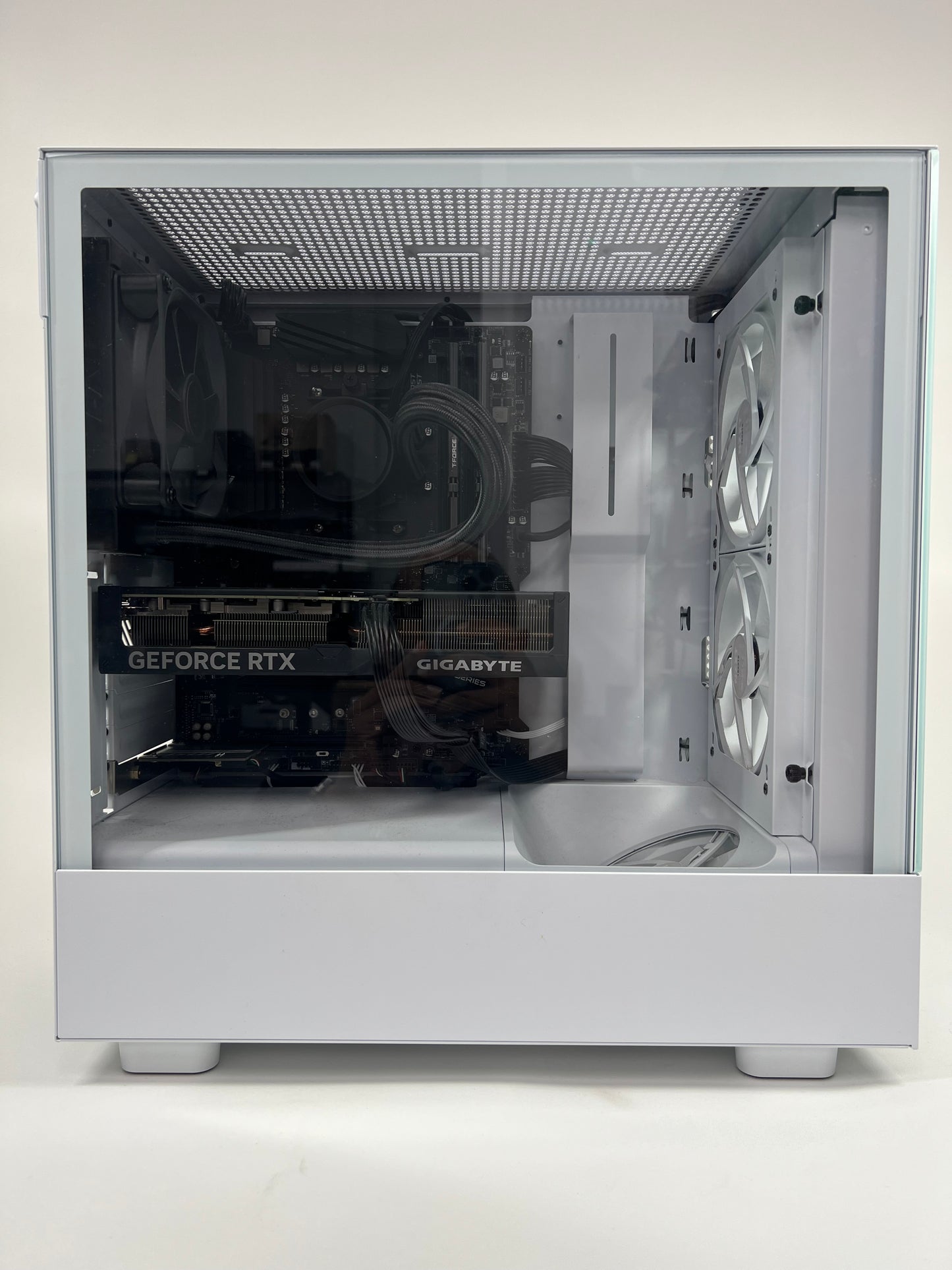 NZXT ms-7c56  Ryzen 5 5600X 4.6GHz 16GB RAM 1TB NVMe SSD GeForce RTX 4070