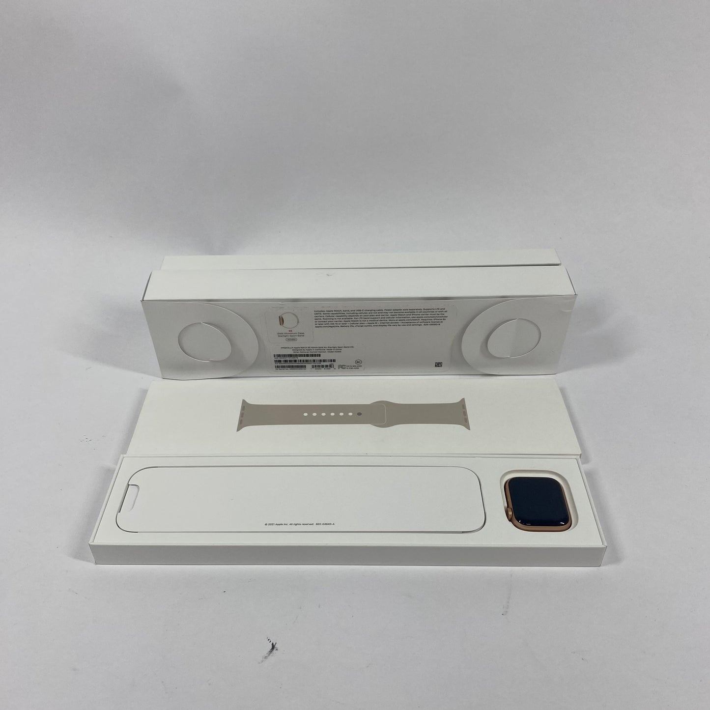 Broken Unlocked Apple Watch SE 1st Gen 40MM Aluminum White Sport Band A2353 