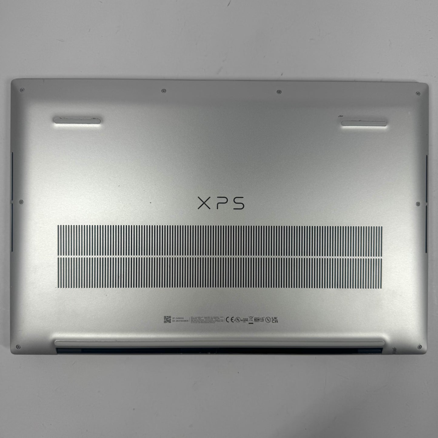 Dell XPS 17 9700 17" i9-10885H 2.4GHz 64GB RAM 1TB SSD GeForce RTX 2060 Max-Q