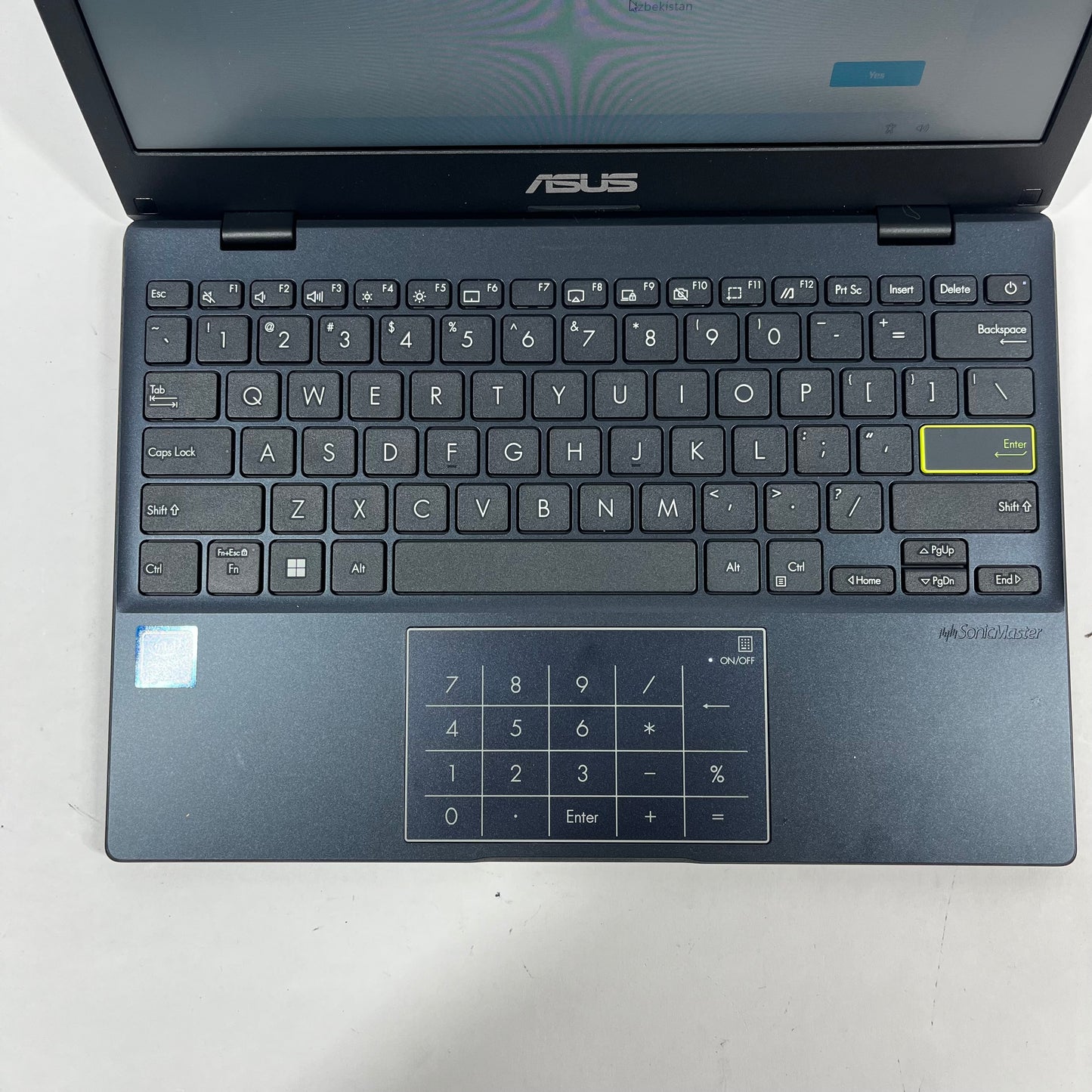 ASUS Vivobook E210M 8" Celeron 4020 4GB RAM 64GB SSD