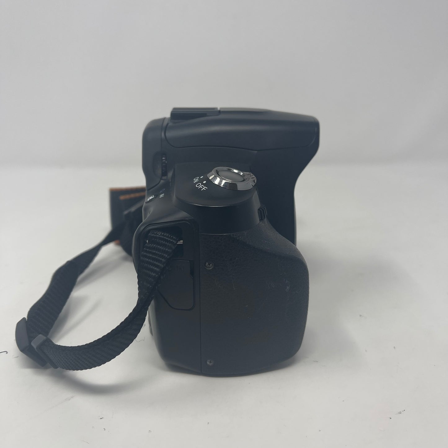 Sony Alpha 230 10.2MP Digital SLR DSLR Camera 6082 Shutter Count