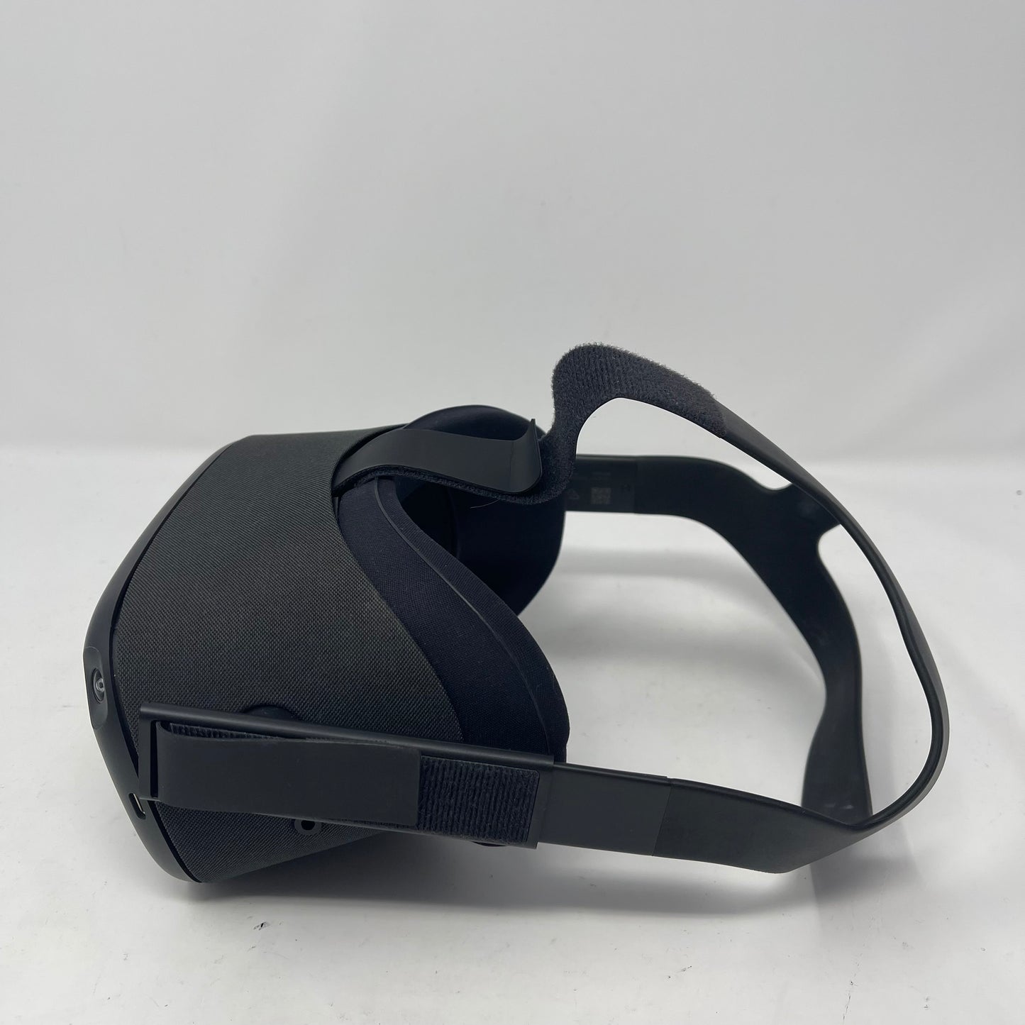 Oculus Quest 64GB Standalone All-in-One VR Headset MH-B