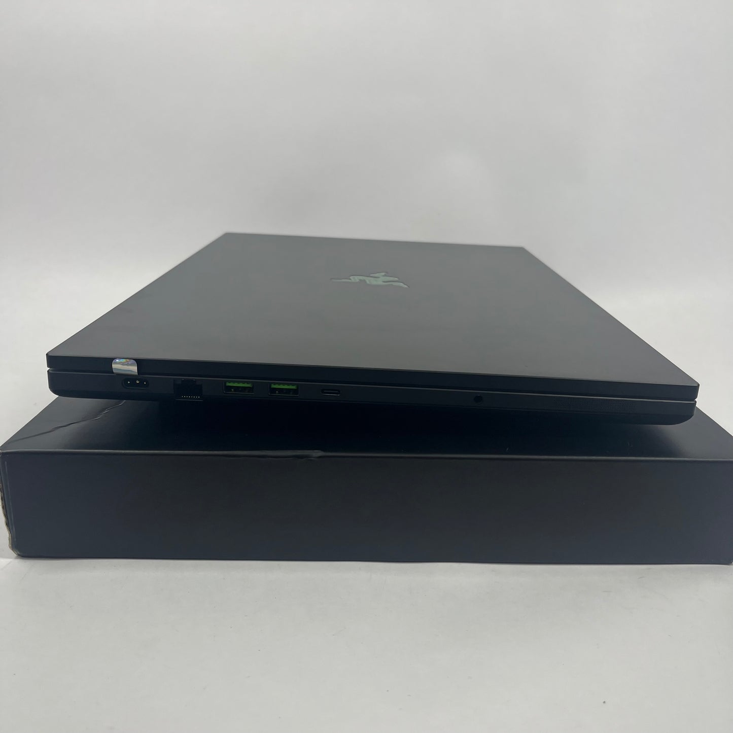 Razor Blade 18 N82E16834326129 18" Intel Core Ultra 9 275HX  1TB  RTX 5080 