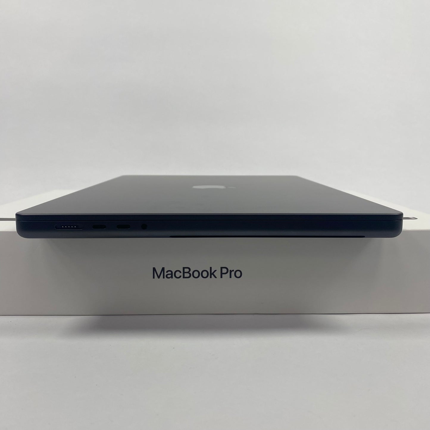 2023 Apple MacBook Pro 16" M3 Max 40C GPU 4.0GHz 48GB RAM 1TB SSD A2991