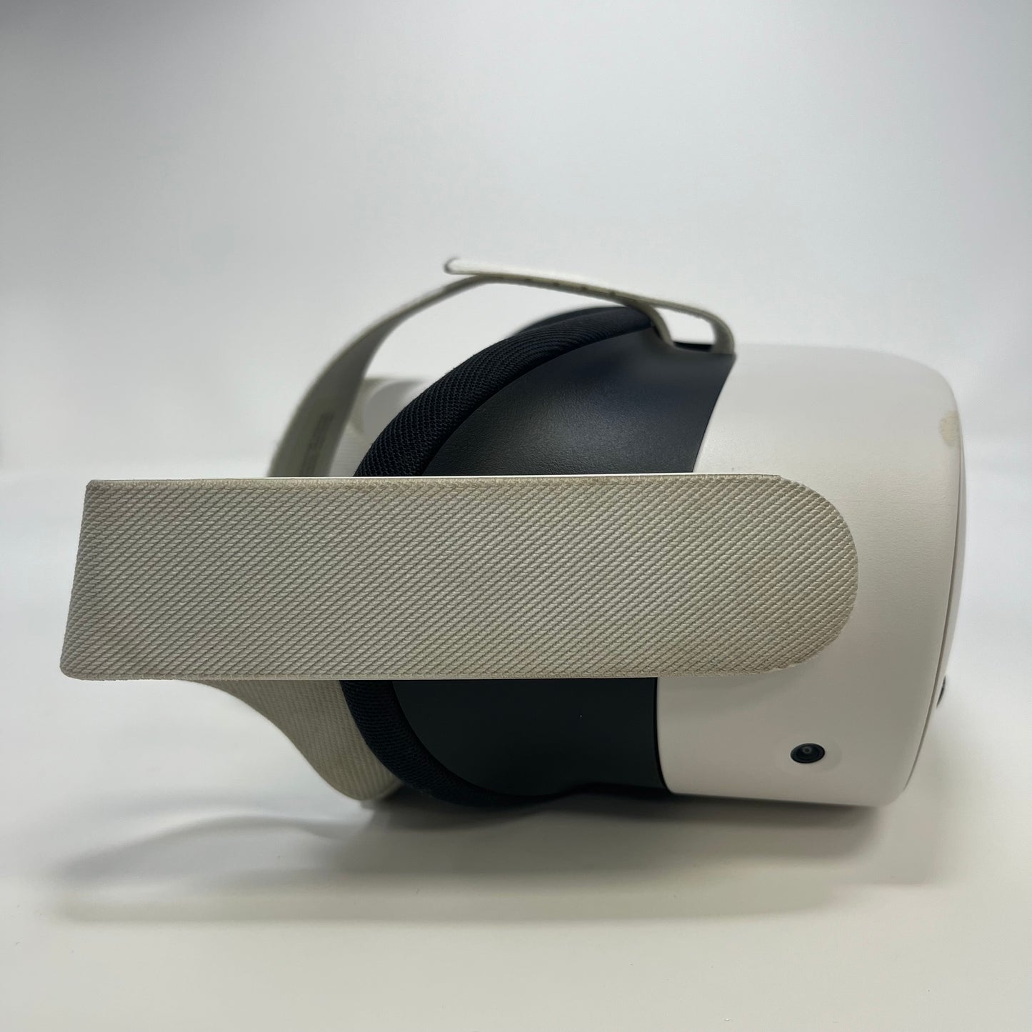 Meta Quest 3S 128GB Standalone All-in-One VR Headset P97