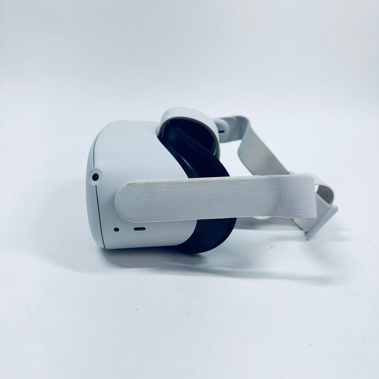 Meta Quest 2 128GB Virtual Reality Headset KW49CM