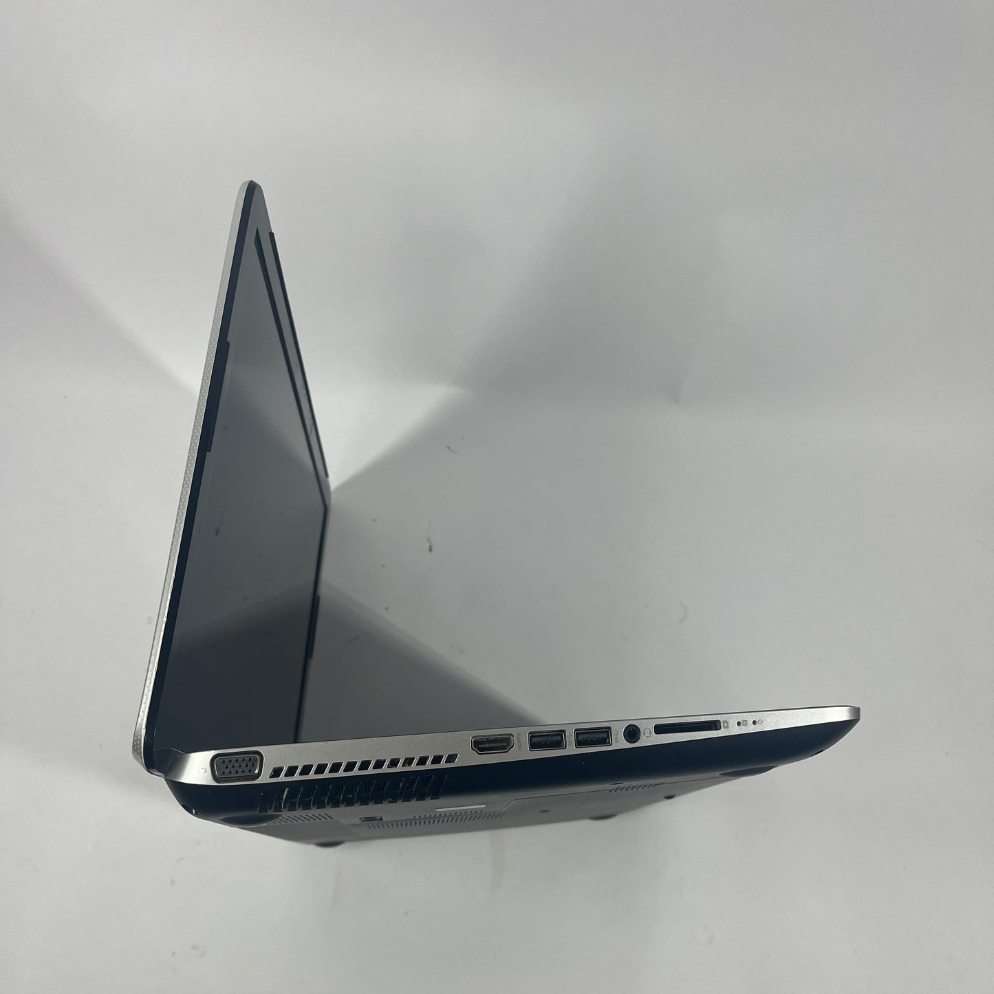 HP Pavilion 17 15" AMD A8-5550M APU 1.1GHz 3GB 750GB SSD Radeon HD 8550G