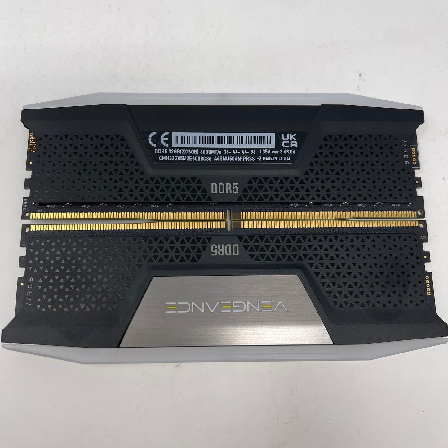 Corsair Vengeance RGB 32GB (2x16GB) RAM DDR5 6000MHz CMH32GX5M2E6000C36
