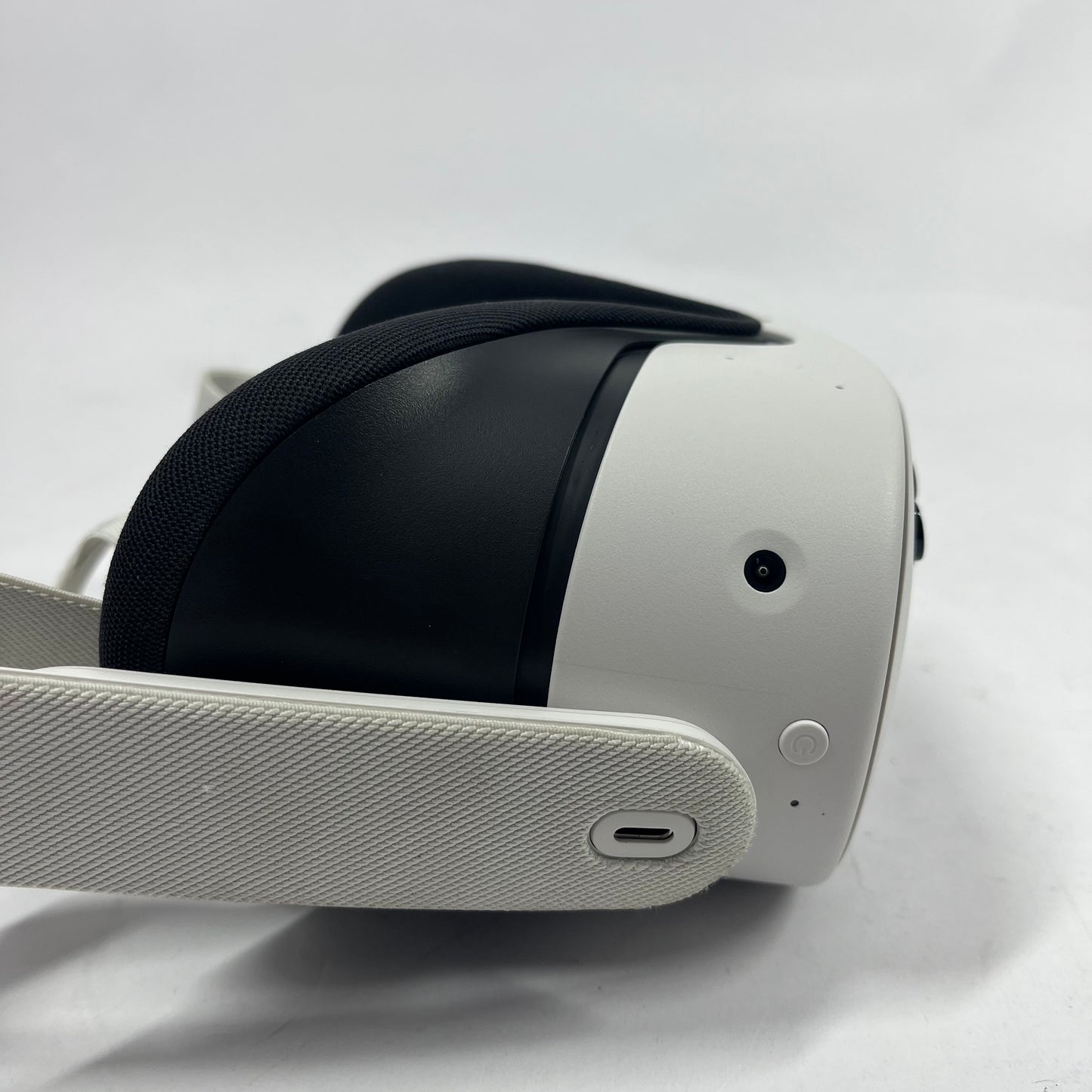 Meta Quest 3S 128GB Standalone All-in-One VR Headset P97