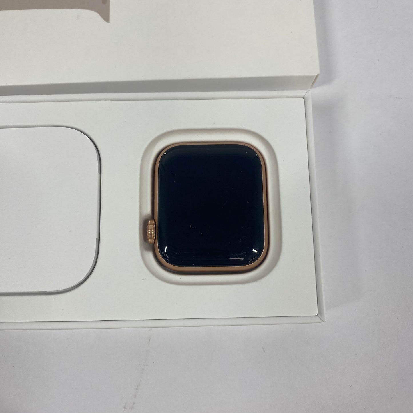 Broken Unlocked Apple Watch SE 1st Gen 40MM Aluminum White Sport Band A2353 