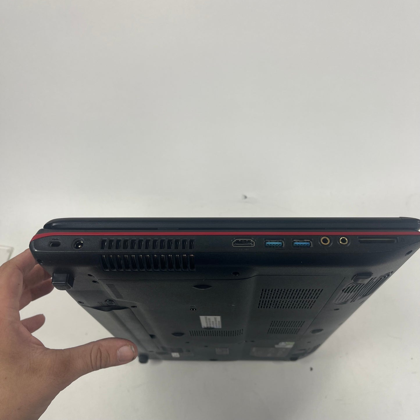 MSI GE70 2PE GE70 2PE 17" i7-4710HQ 12GB RAM 1TB HDD NVIDIA GeForce GTX 860M
