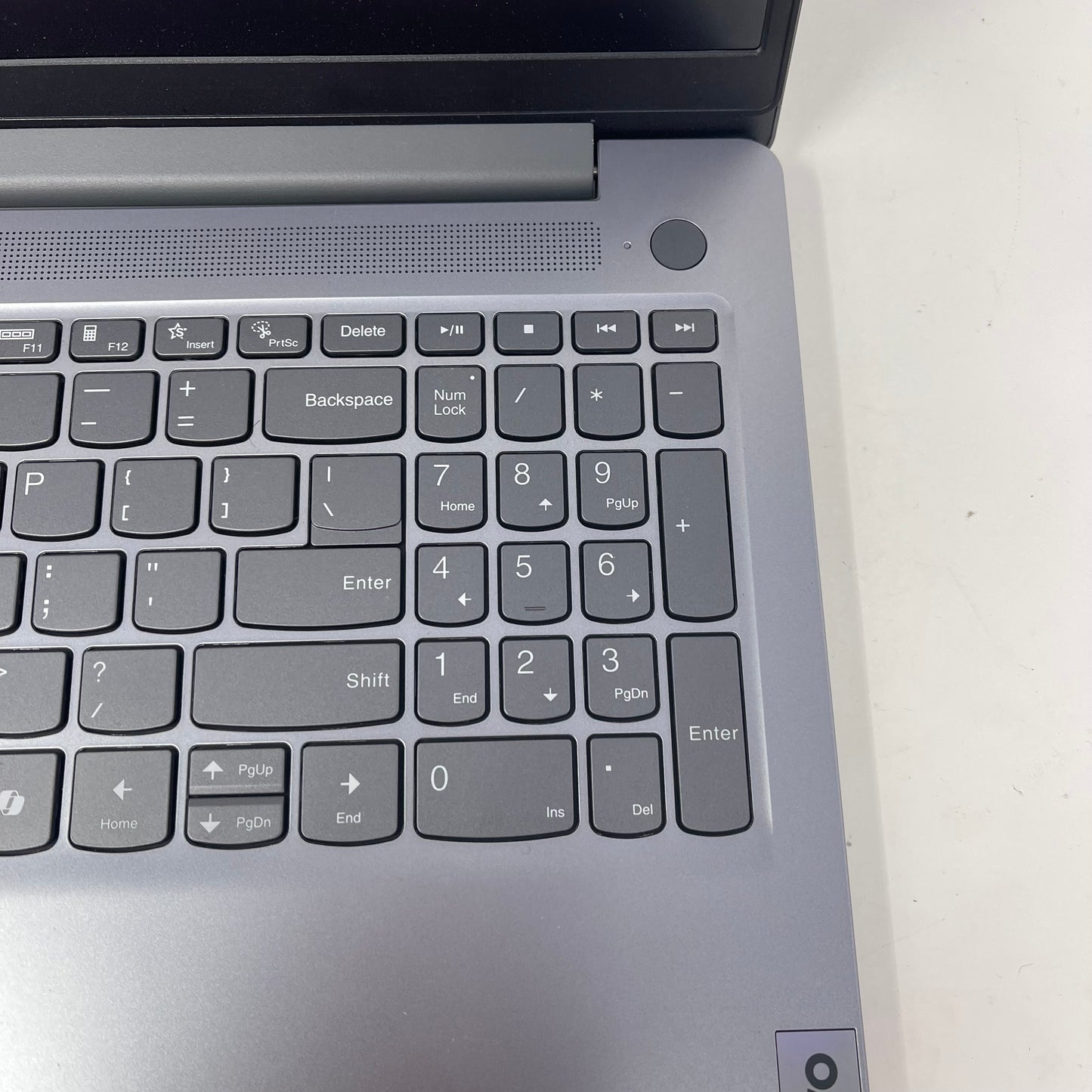 Lenovo ideapad slim 3 15RU9 15.6" i5-120U 1.4GHz 8GB RAM 256GB SSD